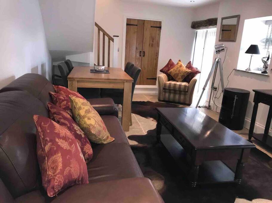 Chic 2 Bed Peak District Cottage Barn Near Alton Towers, Polar Bears, Chatsworth House Leek Eksteriør billede